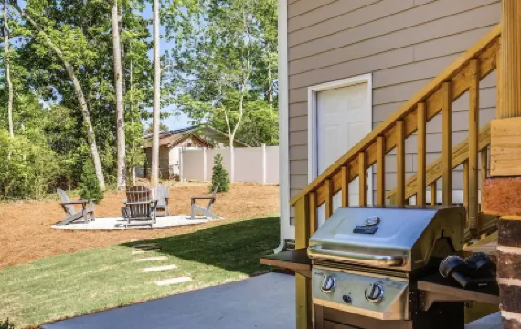 Peak City Perfection- Apex Downtown Walkable, Park Views, Big Yard, Large Groups