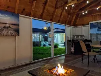 Relaxing 2 bedroom cottage w/ hot tub and air hockey/ping pong table