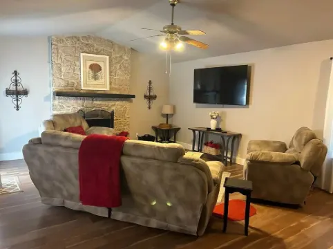 Family & Pet Friendly Broken Arrow Getaway