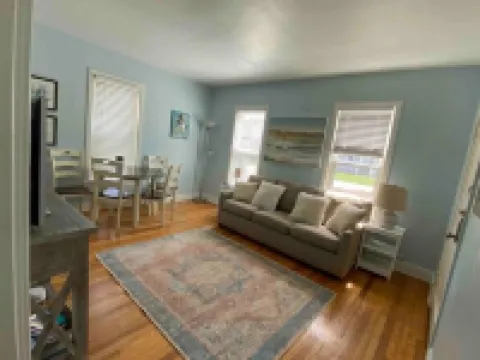 #1 cozy 1-Bdrm suite downtown with parking