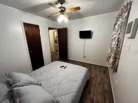 Cute Little Whole House For Rent<br>Franklin’s Lodge Hotels in Logan County