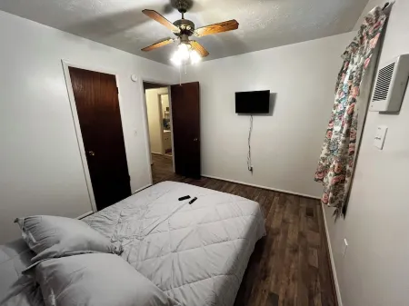 Cute Little Whole House For Rent<br>Franklin’s Lodge Отели в г. Логан