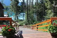 1 BR+ Loft, Log Cabin With Lakeview, Sleeps 4, 5 mins to Glacier Hotels in der Nähe von Lake McDonald