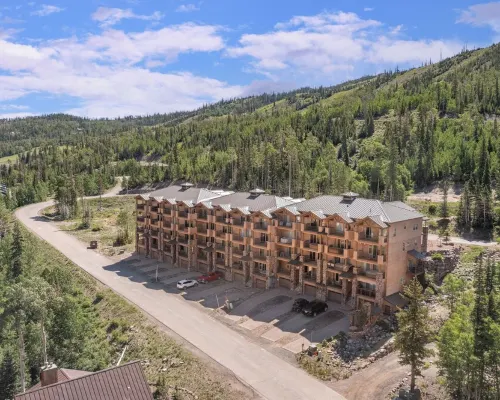 Ski-in Luxury Mountain Escape w/ Hot Tub & Breathtaking Views in Brian Head! Ξενοδοχεία στην πόλη Brian Head
