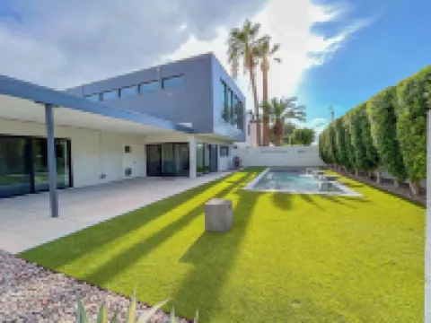 Large Modern 4 Bed in Arcadia w/ Pool & HT - 10min from old town Scottsdale
