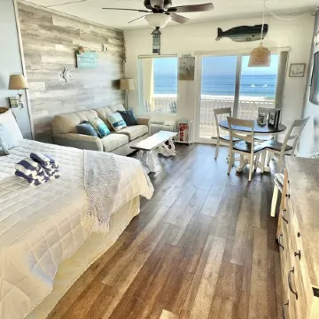 Oceanfront, private balcony, stunning panoramic views of the Atlantic