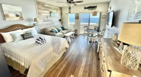 Oceanfront, private balcony, stunning panoramic views of the Atlantic Отели в г. Хамптон