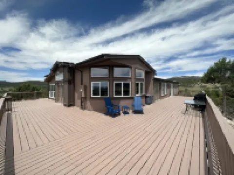 Mineral Spring at Zion. 15 Minutes to Zion's East gate! Beautiful hilltop home.