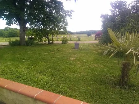 Pretty country house Отели в г. Монтегю-де-Керси