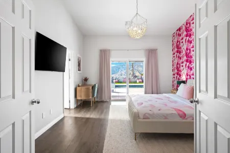 PinkBlissHouz: Pool, Spa, Firepit, Themed Rooms