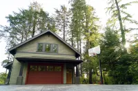Sitka Bungalow Hotels near Grace Harbor