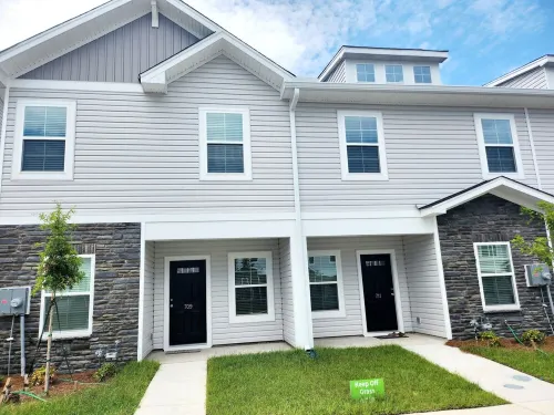 Newly Built Getaway! Hotels in Seven Oaks