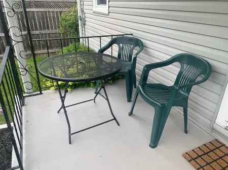 Cozy and Comfortable 1939 Cottage Close to Wittenberg, Shopping, Restaurants.