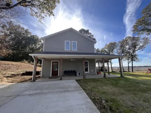 WHISPERING WINDS!  Hot Tub and Pool.