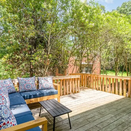 Updated historic 3b1.5b house minutes from old downtown w/ deck & work space