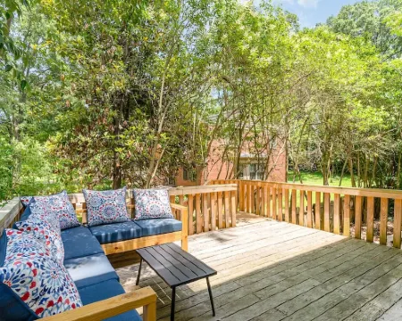 Updated historic 3b1.5b house minutes from old downtown w/ deck & work space Hotels in Lee County