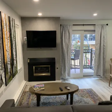 1 min. walk to Ski Lift/Gondola, shopping & dining! Perfect location!New Remodel