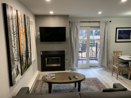 1 min. walk to Ski Lift/Gondola, shopping & dining! Perfect location!New Remodel