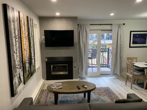 1 min. walk to Ski Lift/Gondola, shopping & dining! Perfect location!New Remodel