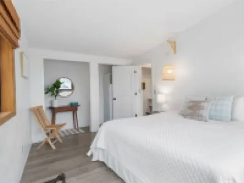 The Rest on the River - projector - fire pit - sunroom - contractors welcome Hoteles en Cedar Falls