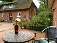 70sqm holiday home in Cappel, on an idyllic courtyard, for up to 5 people Hotels in Wurster Nordseekuste