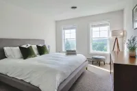 ⭐️ Spacious Mountaintop Oasis at Camelback | 2,500 SF w/ Game Room, Deck & A/C