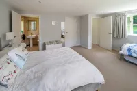 Taste of Devon Paradise Hotels in Holcombe Burnell