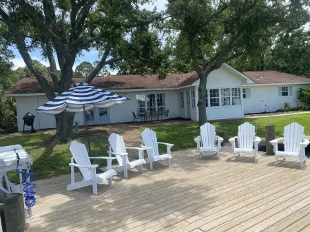 Waterfront House on Dauphin Island! Perfect Location! Отели в г. Дофин-Айленд