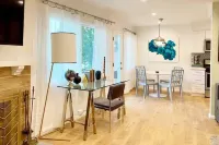 Modern 2/2 Glendale Condo, Parking, Washer/Dryer