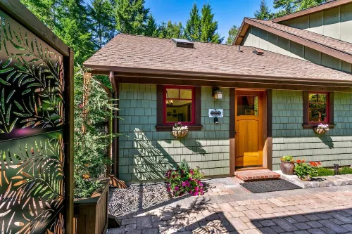 Welcome to our Romantic Country Getaway nestled on a treed 10 acres.