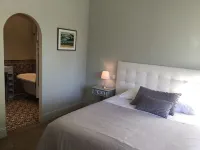 Le Mas de Baptiste near the town center with heated, sheltered swimming pool