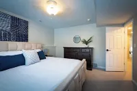 Fairway Oaks Lodge/ Two living areas/ close to skiing, boating, golf