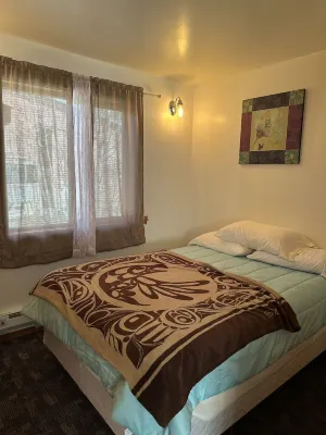 Nestled At the Top of two famous Totem pole ParksEnjoyable, comfortable house