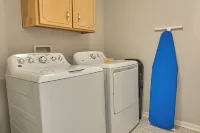 Spacious Home w/ Coffee Bar & GameRoom near Ft. Stewart & Savannah