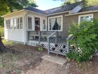 Snow his here sled from your door Cozy 3 bedroom cottage in town-pet friendly!