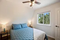 NEW Updated, SUNSETCABIN:3 bd,1.5 bth, secluded, beautiful views, deck, sleeps 6