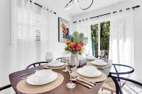 NEW | Moderne Luxe Home | Mins to ATL & Decatur Sq