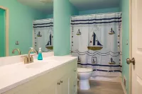 Blueberry Cotg, Saugatuck. Walk downtown. Clean, crisp, colorful, convenient.