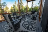 Luxury Mountain Cabin with Hot Tub, Fire Pit, EV Charger, Skiing <.3 Miles Away