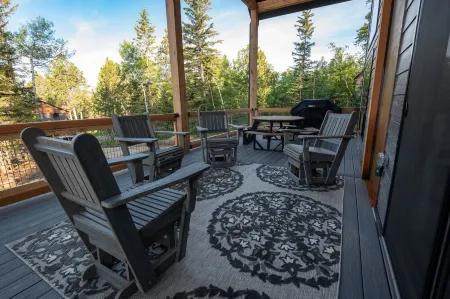 Ski, Snowboard, ATV Destination!  Hot tub, trailer parking, EV charger! Отели в г. Лоренс