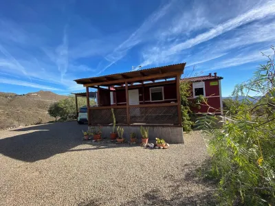 Tinyhouse Maria, in the middle of quiet nature with panoramic view, 13KM to the sea. Hotels near Ícaro