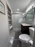 Luxurious Marble bath & kit1 bedroom condo WiFi DAYTON 2 min downtown 5 min UD