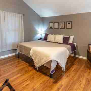 Spacious 4Br Family Haven w/ Backyard-Patio-Pets OK Rooms