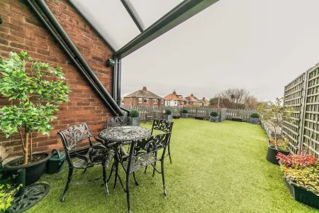 Lovely Large St Annes Maisonette with Roof Garden
