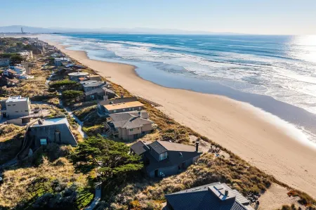 Oceanfront Retreat Pajaro Dunes Beach, crashing wave views, private beach