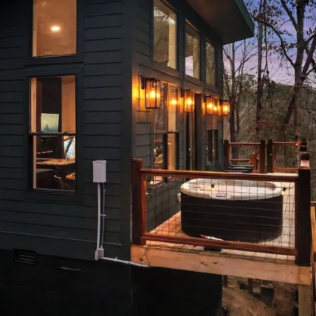 NEW Romantic Retreat/HotTub/FirePit/King Bed/Views