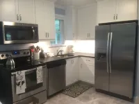 Grace's Getaway: Newly refurbished.Two blocks to the beach!