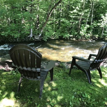 Doc's Lake house 1st floor, 2 bedroom apartment Отели в г. Аддисон