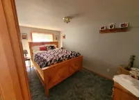 Lucky Bear Lodge. Secluded Cabin in the Woods, Beach Access. Pet Friendly