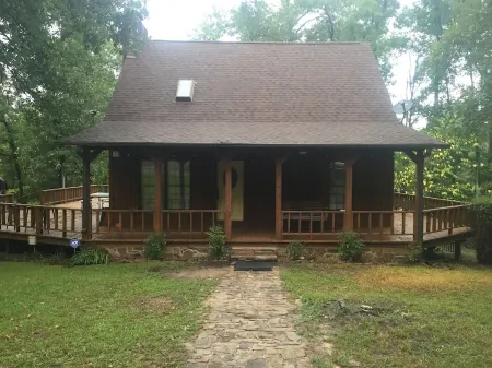 Lake Cabin on North Shore of Lake O' the Pines